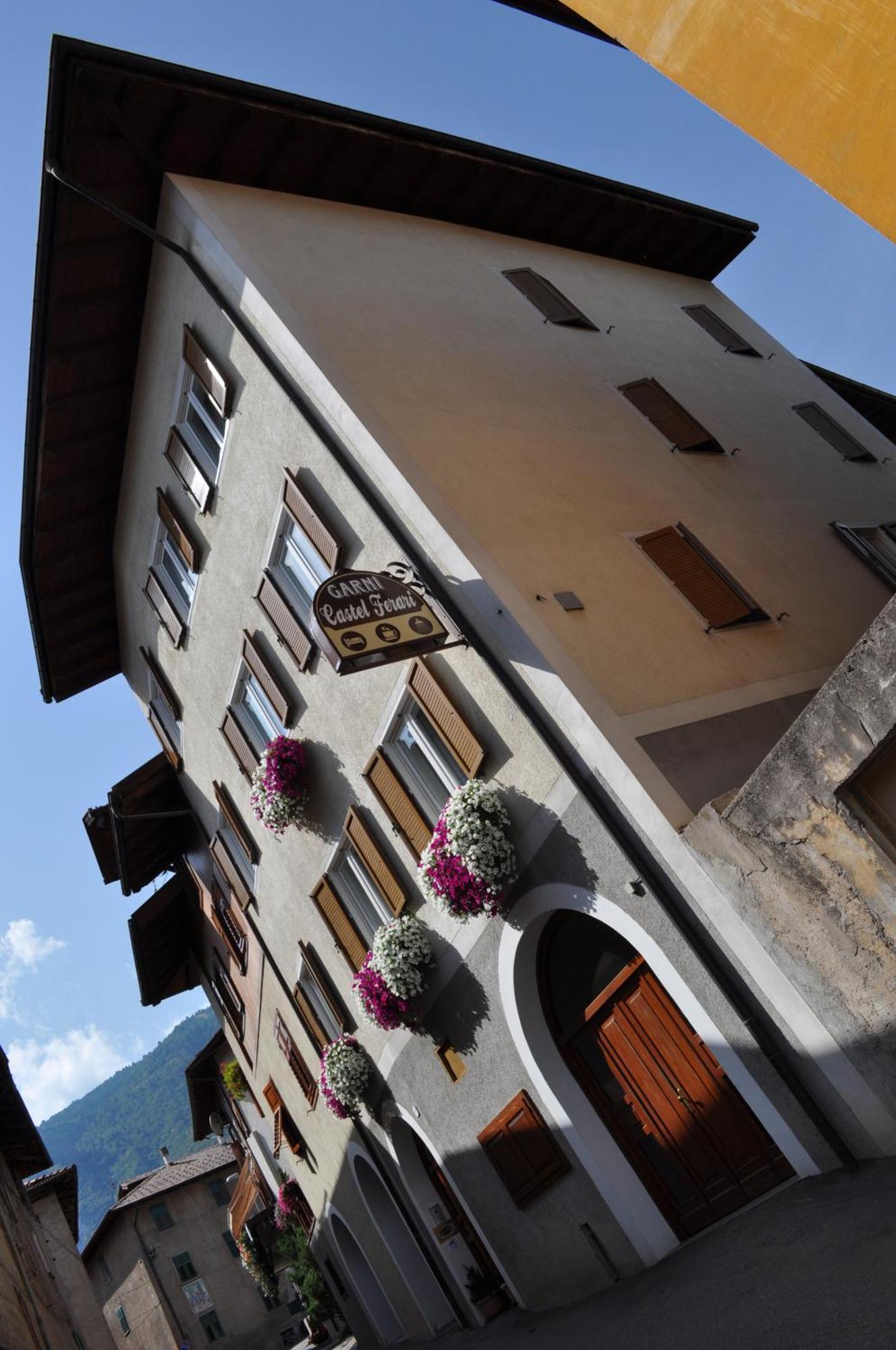 Garni Castel Ferari Hotel Tuenno
